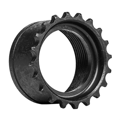 Ce Standard Barrel Nut pour AR-15 est fabriqué en Amérique, pèse 1.2 oz et a un revêtement phosphate mil-spec, idéal pour ton upper receiver AR15.