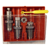 Le PACESETTER 3-DIE SET pour .300 WSM inclut tout ce qu'il te faut : Full Length Sizing Die, Bullet Seating Die, Factory Crimp Die, et plus, compatible avec toutes les presses 7/8"-14.