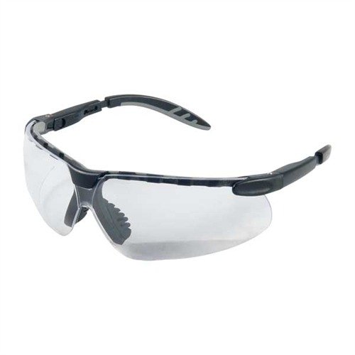 Les lunettes de tir Revelation offrent une protection UV, des lentilles polycarbonate résistantes aux impacts et un confort optimal pour viser sans gêne.