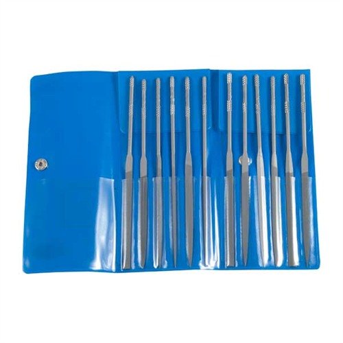 Le set de limes à aiguille FRIEDR. DICK GMBH offre 12 formes variées, des poignées striées pour une prise sûre et un rouleau de rangement pratique.