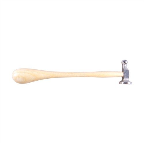 Le Chasers Hammer de FRIEDR. DICK GMBH offre un contrôle précis grâce à son design équilibré, son manche en bois et ses têtes en acier poli.