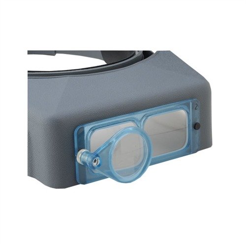 L'OPTILOUPE se fixe facilement à ton OptiVISOR, offrant jusqu'à 6X de grossissement et se pivote pour dégager ton champ de vision.