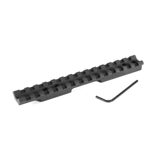 Ajoute une base de lunette Picatinny EGW pour Savage Mark II, légère, sans perçage, et adaptable aux anneaux Picatinny ou Weaver pour un montage facile.
