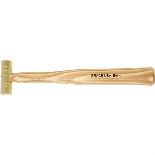 Le GUNSMITH'S BRASS HAMMER de Grace USA est un outil en laiton poli, ergonomique et équilibré, idéal pour les tâches délicates en armurerie.
