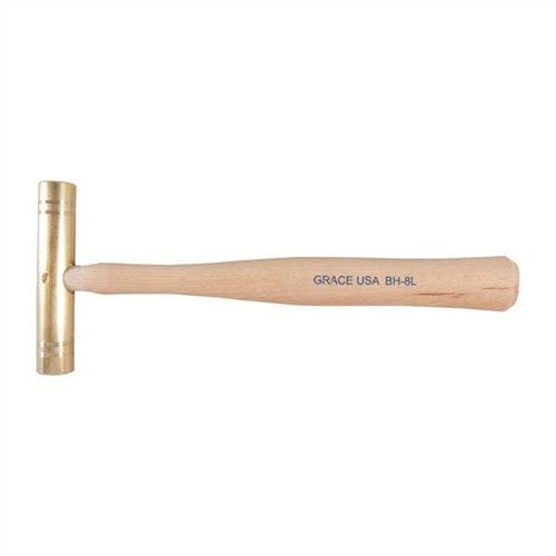 Le GUNSMITH'S BRASS HAMMER de Grace USA est un outil en laiton de haute qualité, avec un manche en hickory ergonomique, parfait pour un travail de précision.