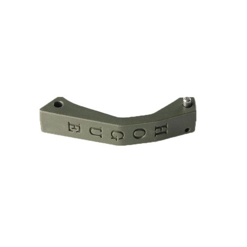 Le garde de gâchette contourné en polymère AR-15 de HOGUE offre confort et style, disponible en O.D. Green, Flat Dark Earth et Noir.