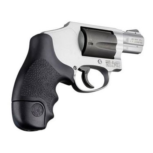 Améliore ton S&W J Frame avec la poignée HOGUE Centennial/Polymer Bodyguard, offrant confort, contrôle et une prise en main optimale pour tes tirs.