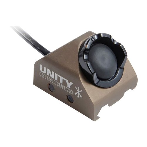 Le Hot Button te permet de contrôler facilement tes accessoires électroniques avec un bouton incliné à 45°, offrant confort et sécurité sur les rails Picatinny ou M-LOK.