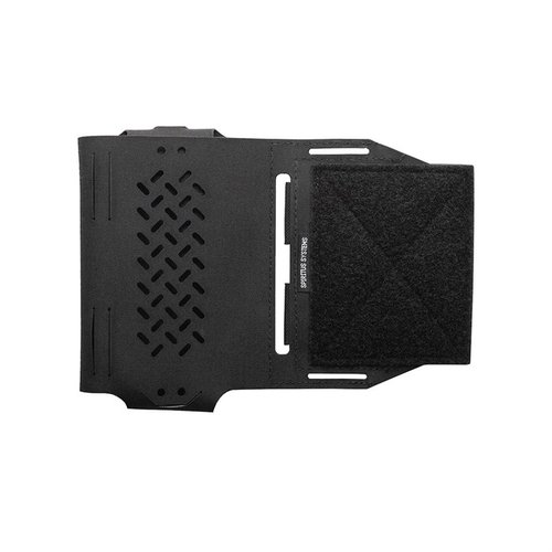 L'Expander Wing Mk 2 est réversible, s'adapte facilement aux porte-plaques et offre un espace de rangement sécurisé pour tes magazines et radios.