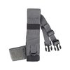 Le FAT STRAP de SPIRITUS SYSTEMS te permet de porter ton Micro Fight Chest Rig facilement, avec des points d'attache élastiques et un patch Velcro pour personnaliser.