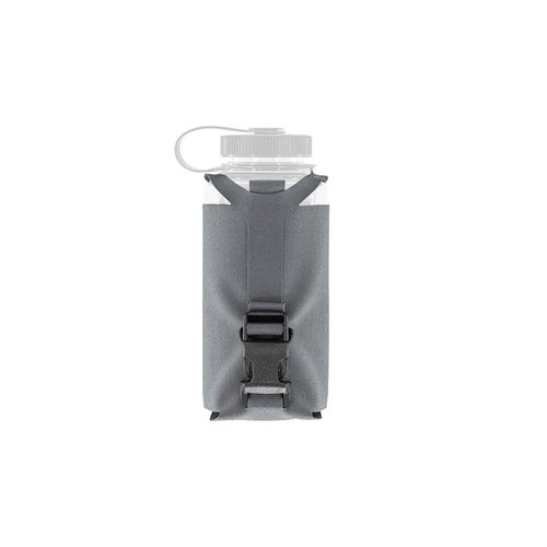 Le pouch Nalgene® de Spiritus Systems est léger, sécurisé et s'adapte parfaitement à ton équipement MOLLE, tout en offrant un accès facile à ta bouteille.