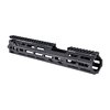 Le rail RIS III de Daniel Defense offre une conception légère, des points de fixation M-LOK, et une structure en aluminium robuste pour une précision optimale.