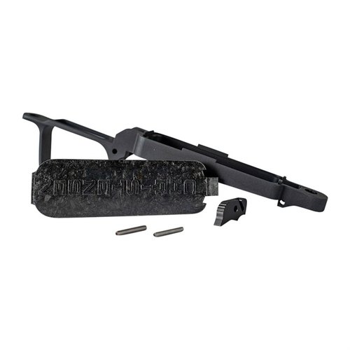 Le FFT SHORT ACTION CF BOTTOM METAL FLOOR PLATE ASSEMBLY de Christensen Arms allie esthétique unique et légèreté grâce à son aluminium 6061 et son fond en carbone.