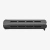 Les garde-mains AR-15 M-LOK de B5 SYSTEMS offrent ergonomie, construction durable, protection thermique et six points d'attache M-LOK pour un confort optimal.