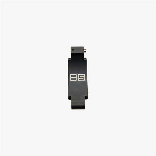 Le B5 Systems Bravo trigger guard est un upgrade idéal pour ton AR-15, offrant un espace élargi pour les gants et une fonction de basculement pratique.