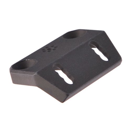Le Arisaka Offset Scout Mount est ultra-compact, permet un montage à 45 degrés et offre plusieurs positions pour un éclairage optimal de ton arme.