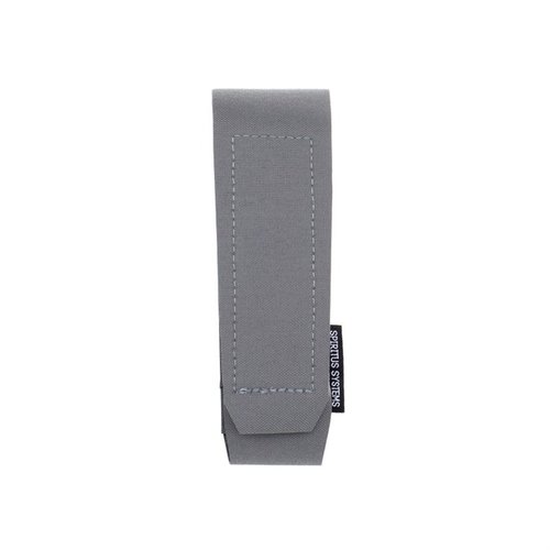 Le TKO Pouch est une solution de rangement discrète qui se fixe sur une colonne MOLLE, avec une fermeture ajustable et une protection contre les éraflures.