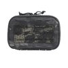 La Admin Enhanced Thin Pouch de Grey Ghost Gear est légère, compacte et sécurisée, avec des poches intérieures, des boucles élastiques et un accès rapide grâce à sa fermeture éclair.