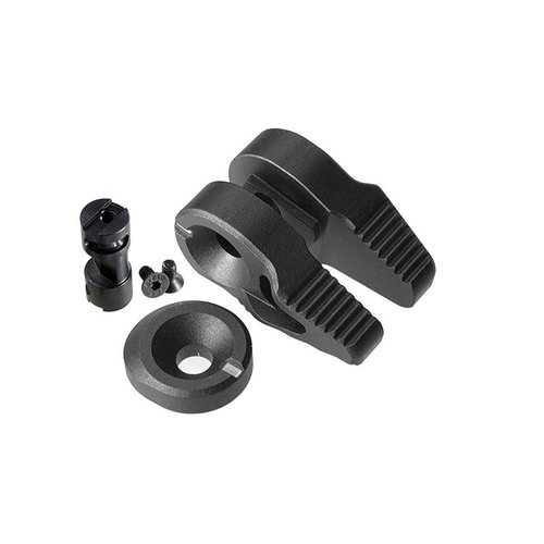 Le Flip Switch de Strike Industries est un sécurité ambidextre léger et ergonomique, offrant un engagement facile et confortable, même sous la pluie.