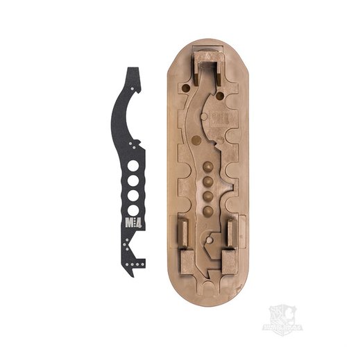 Le MultiTasker M:4 Tool est un outil compact et ingénieux pour AR-15/M4, offrant un tournevis, un grattoir, un outil de réglage de viseur et un driver Phillips.