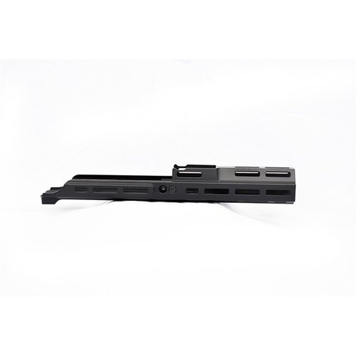 Améliore ton FN SCAR MK17 avec les SCAR MREX MARK II M-LOK, en aluminium 6061-T6, offrant plusieurs slots M-LOK et un point de montage à 12h pour lampes et lasers.