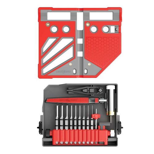 Le MASTER BENCH BLOCK PRO KIT simplifie ton travail avec 18 punches en acier, un marteau ergonomique, des alésages précis et des pinces pour maintenir tes pièces en place.