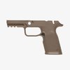 Le EHG SG9 pour SIG P320 offre un design ergonomique, un rail Picatinny, un magwell flaré et une texture TSP pour une prise sûre, même en conditions humides.