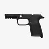 Améliore ton SIG P320 avec le grip EHG SG9 de Magpul : ergonomique, avec un rail Picatinny, un magazine fléché et une texture anti-dérapante.