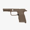 Le grip frame EHG SG9 pour SIG P320 Compact offre une ergonomie optimale, un rail Picatinny, et un magazine release réversible, parfait pour un usage intensif.