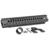 Le handguard AR-15 Combat T-Series offre une construction robuste en aluminium anodisé, des rails Picatinny de qualité et un design monolithique pour une meilleure ergonomie.