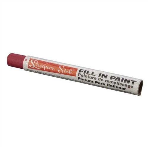 Le LACQUER STIK est un bâton de peinture semi-solide qui met en valeur les gravures et les marquages sur les armes, offrant une finition durable et esthétique.