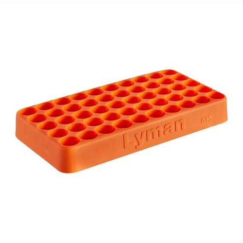Le Lyman Custom-Fit Loading Block est parfait pour recharger, en tenant 50 cartouches et en s'adaptant à de nombreuses tailles, de .338 à .615 calibre.