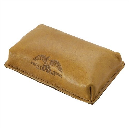Le NO. 16 Brick Bag en cuir pleine fleur est fait main, offre une excellente glisse pour ton arme et un maintien sûr grâce à sa base suédée. Parfait pour le tir!