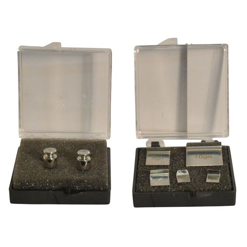 Le RCBS Standard Scale Check Weight Set te permet de vérifier l'exactitude de ta balance à poudre avec des poids précis pour des recharges sûres et cohérentes.