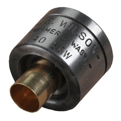 Les Wilson Trimmer Case Holders maintiennent les étuis bien en place pour le découpage, le reaming et le deburring, parfaits pour tes cartouches de pistolet.