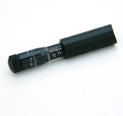 Le 3BR de Redding est un outil robuste avec un insert micrométrique interchangeable, idéal pour mesurer des charges de poudre de 0 à 10 grains.