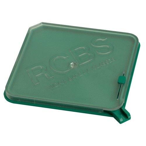 Améliore ton Universal Hand Priming Tool avec ce tray et couvercle RCBS, idéal pour la plupart des emballages de amorces et avec une porte de sécurité coulissante.