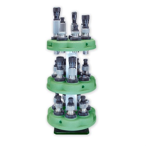 Le TURRET STACKER de REDDING te permet de stocker jusqu'à trois têtes de tourelle avec des dies installés, préservant ainsi leurs réglages et évitant d'endommager les tiges.
