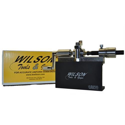 Le kit L.E. Wilson .50 BMG Microstop Case Trimmer te permet de traiter tes douilles avec précision, en gérant des cas de 6mm à .50 BMG pour un rechargement de qualité.