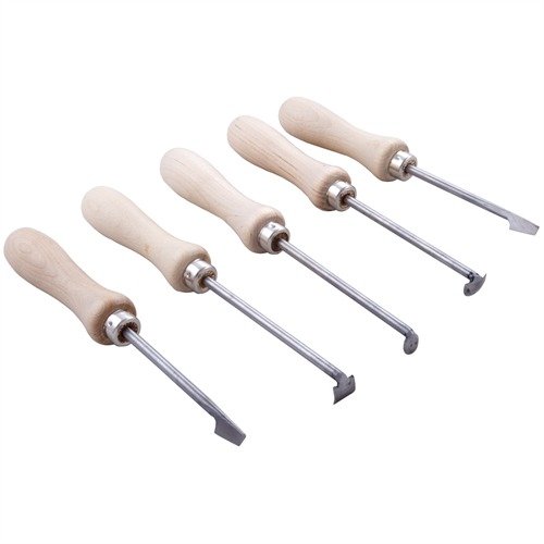 Avec les STOCK INLETTING TOOLS de ROYAL ARMS, tu peux enlever des couches fines de bois dans des endroits étroits, tout en profitant d'un confort optimal et d'une précision inégalée.