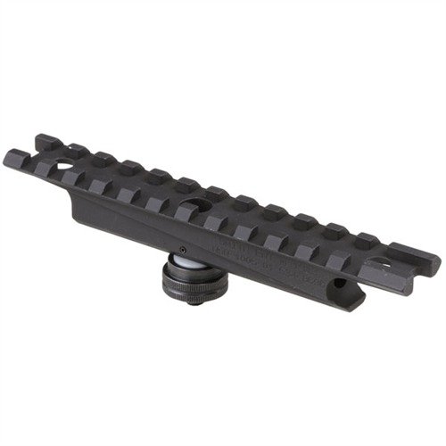 Le montage de lunette AR-15/M16/M4 de Smith Enterprise est léger, facile à retirer, et ne bloque pas les visées en fer, parfait pour tes optiques tactiques.