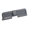 Les couvercles de port d'éjection AR-15 de Wilson Combat te permettent d'identifier rapidement les récepteurs supérieurs par calibre, avec une finition Black Armor-Tuff®.