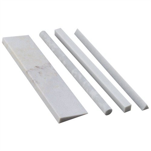 Le set Arkansas 4 pierres offre des formes idéales pour le gunsmithing, parfait pour polir les aciers carbone et ajuster les pièces avec précision.